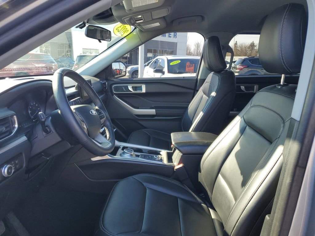 Certified 2023 Ford Explorer XLT w/ Equipment Group 202A image 8