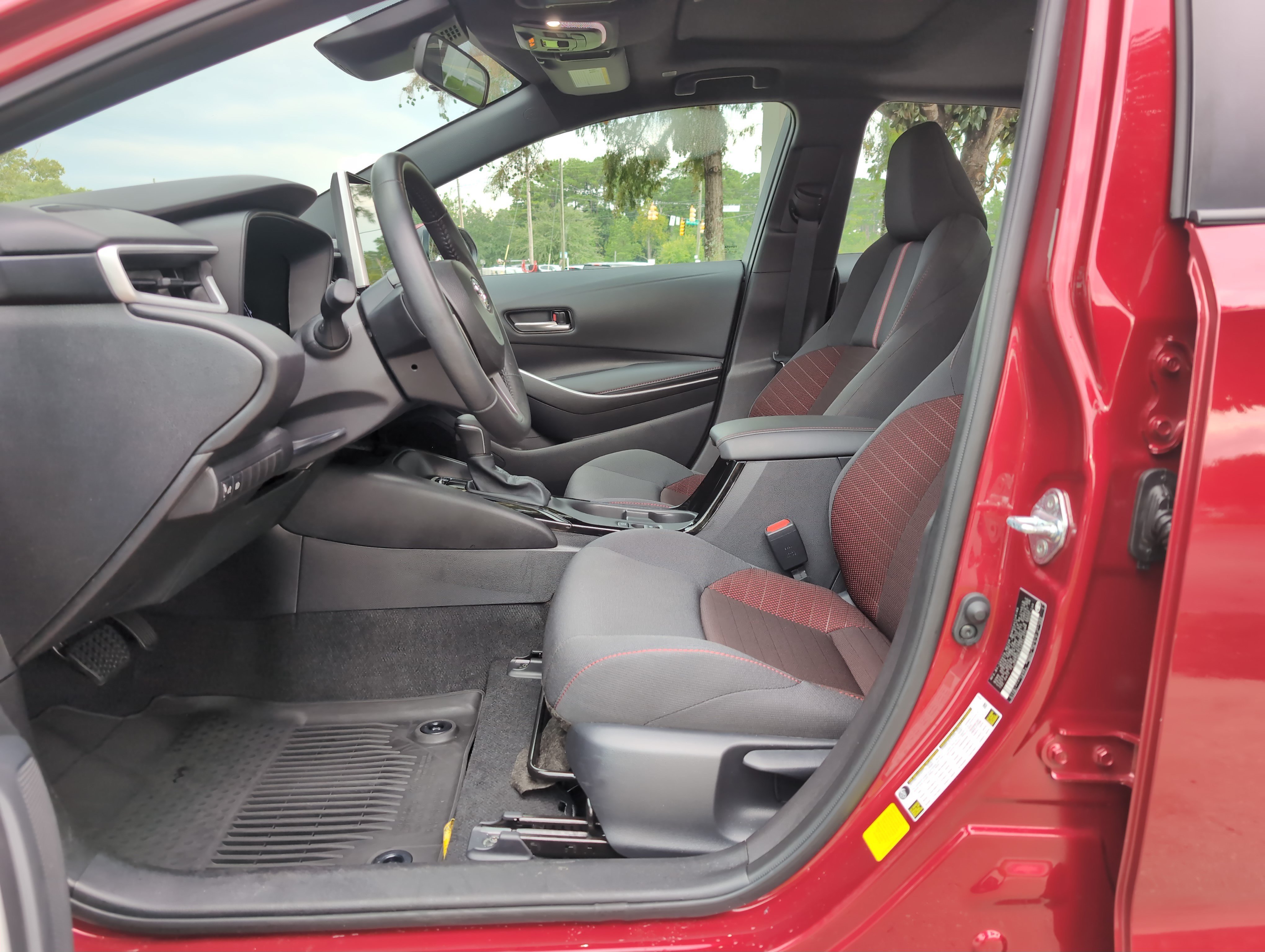 Certified 2025 Toyota Corolla SE w/ SE Premium Package FWD image 16