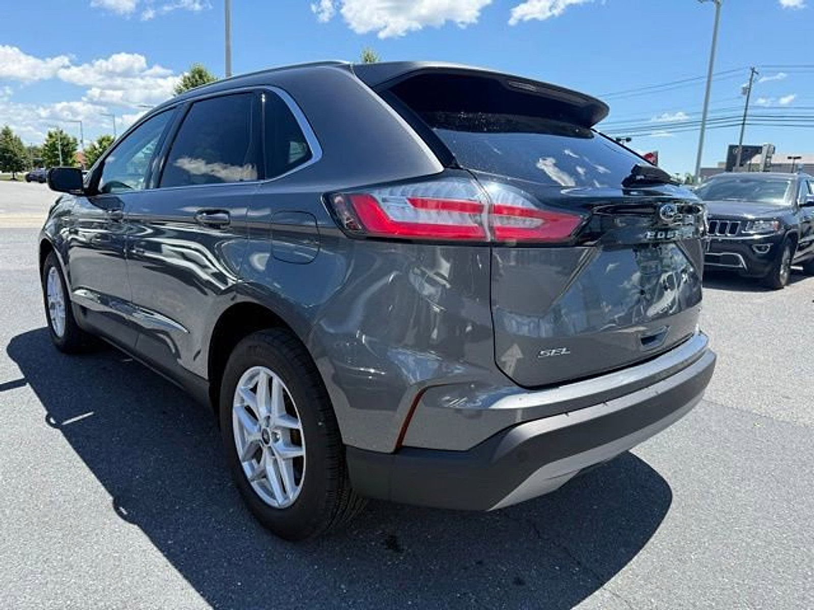 Used 2022 Ford Edge SEL w/ Convenience Package AWD/4WD image 9