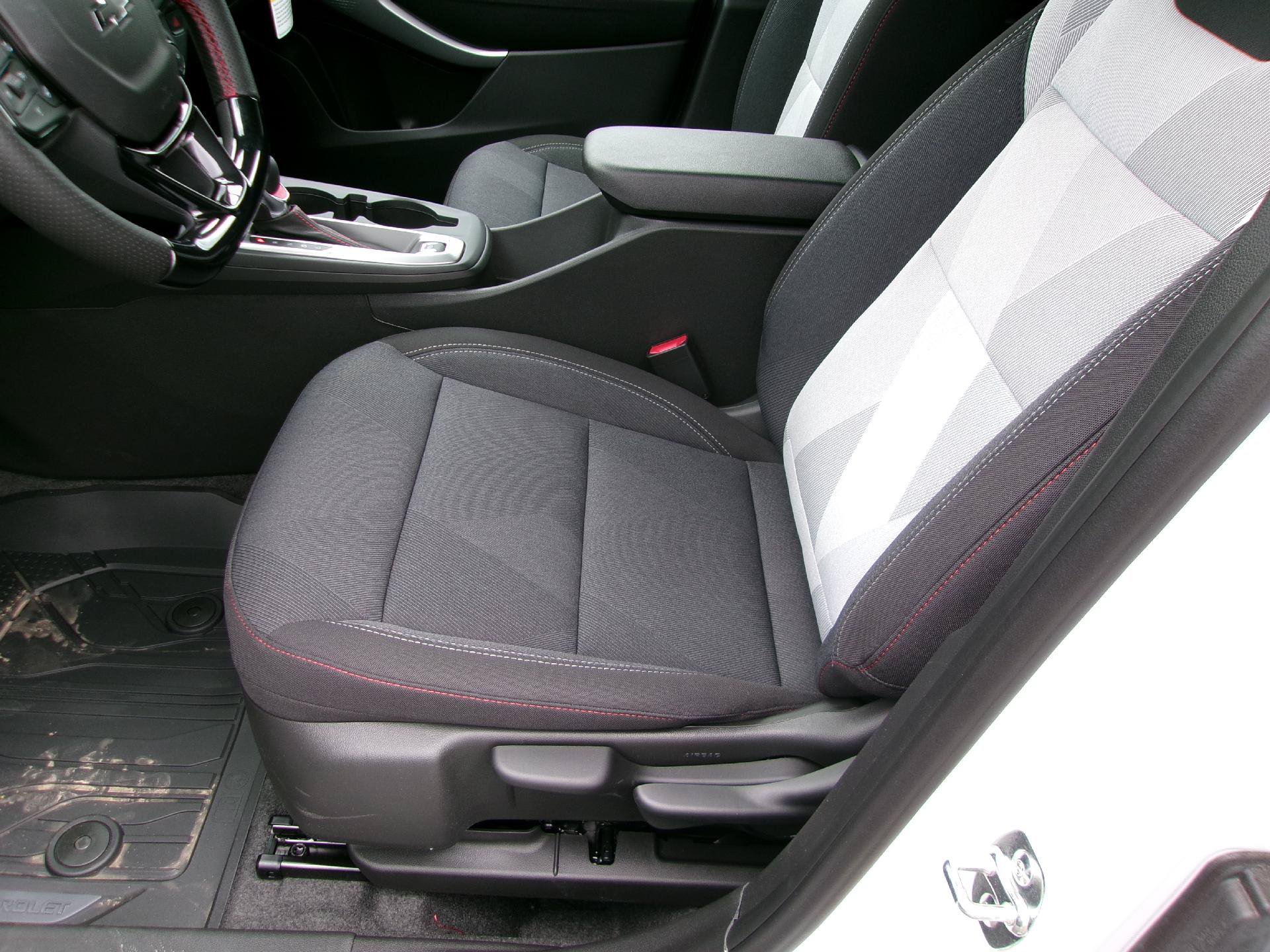 New 2026 Chevrolet Trax RS w/ Sunroof Package FWD image 10
