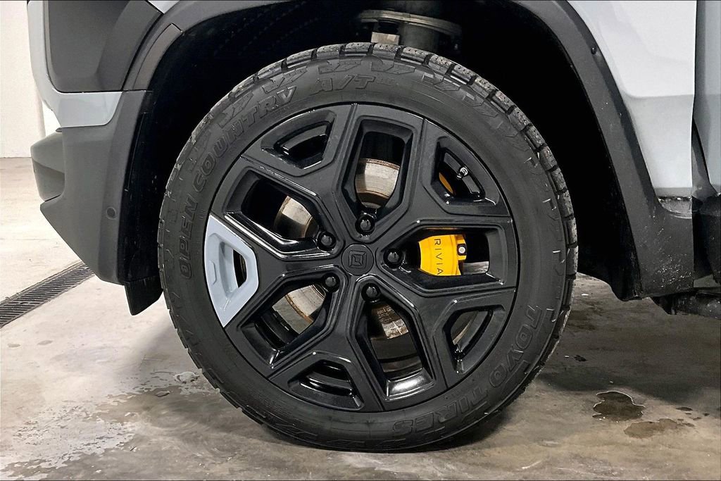 Used 2023 Rivian R1T Adventure image 11