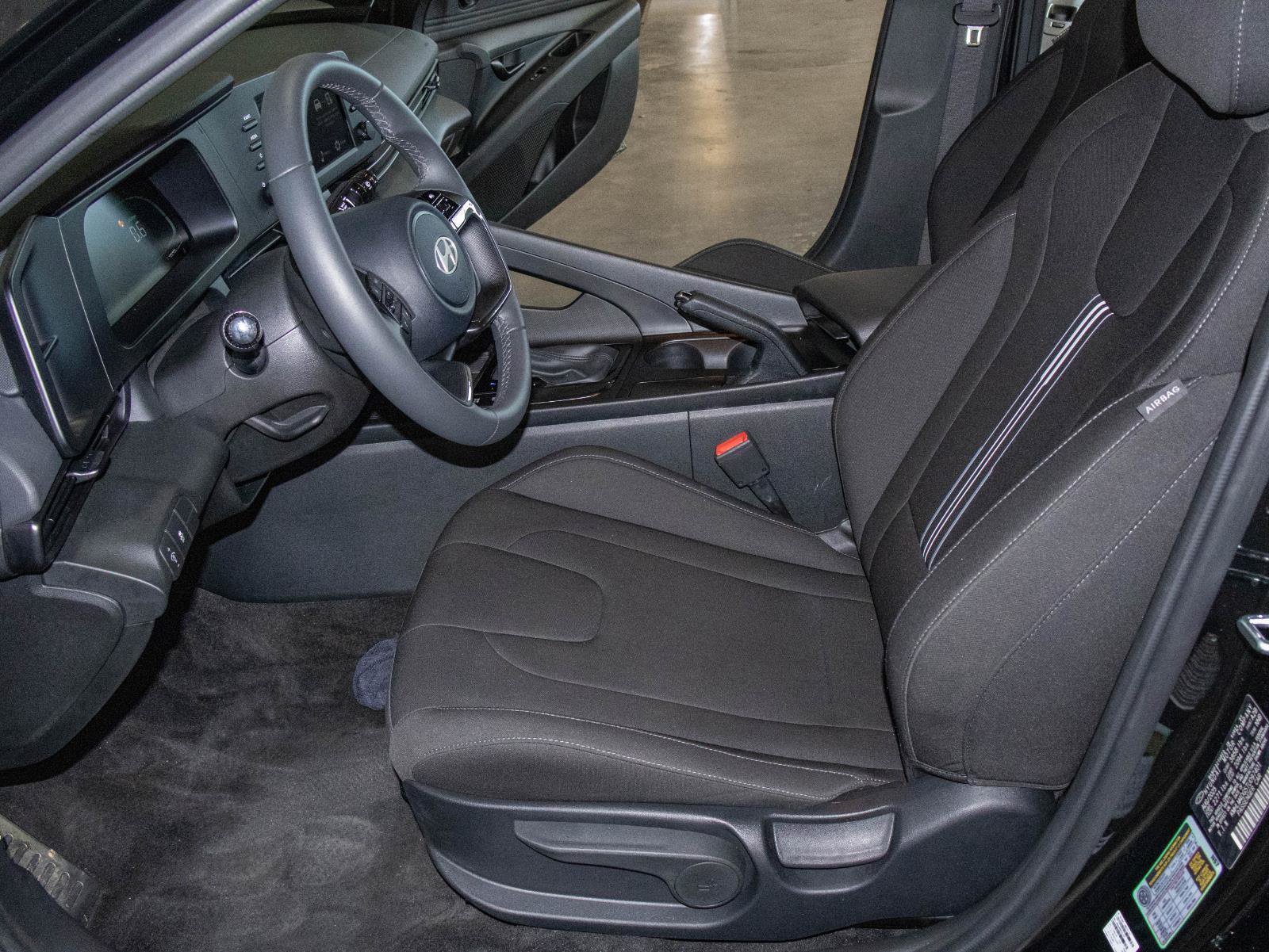 Used 2026 Hyundai Elantra Sport FWD image 7