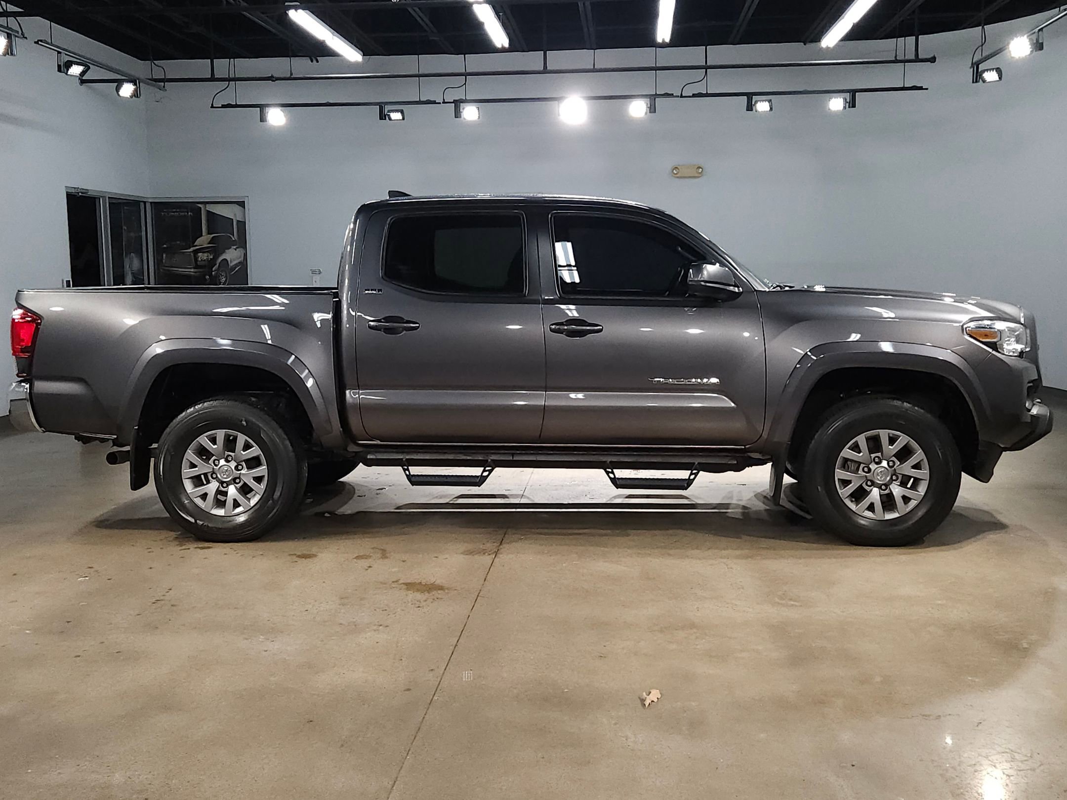 Used 2019 Toyota Tacoma SR5 image 8