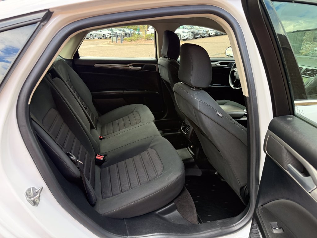 Used 2020 Ford Fusion SE FWD image 22