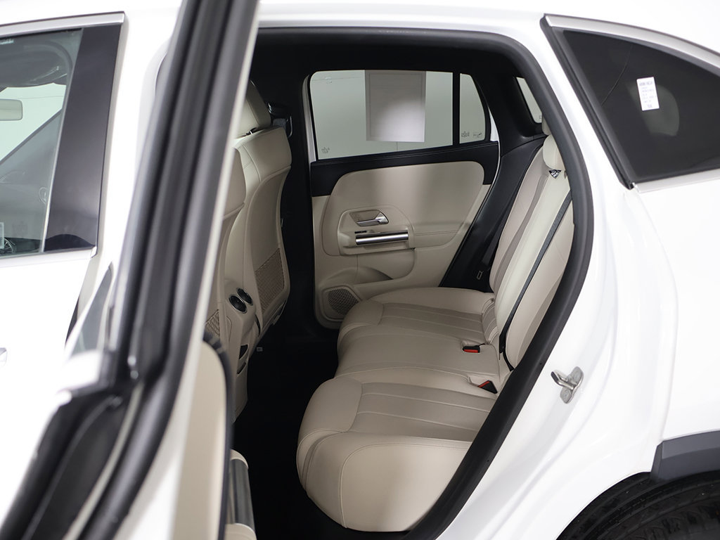 Used 2024 Mercedes-Benz GLA 250 4MATIC w/ Winter Heating Package image 28
