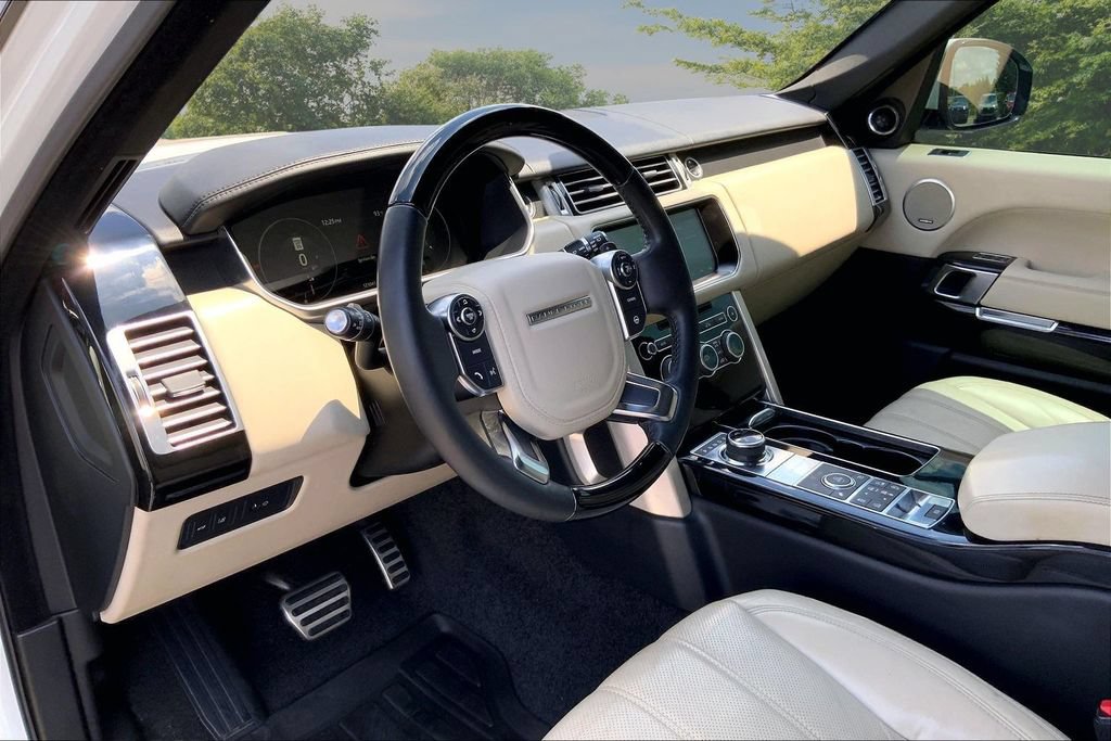Used 2017 Land Rover Range Rover Supercharged AWD/4WD image 16