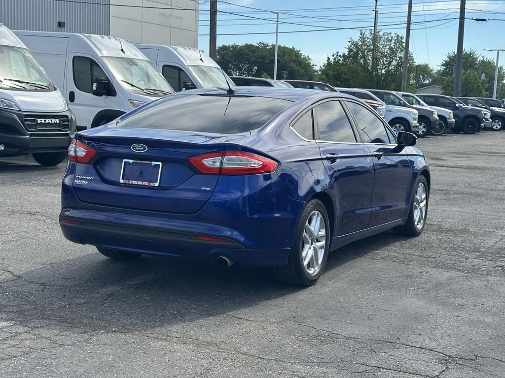 Used 2016 Ford Fusion SE FWD image 4