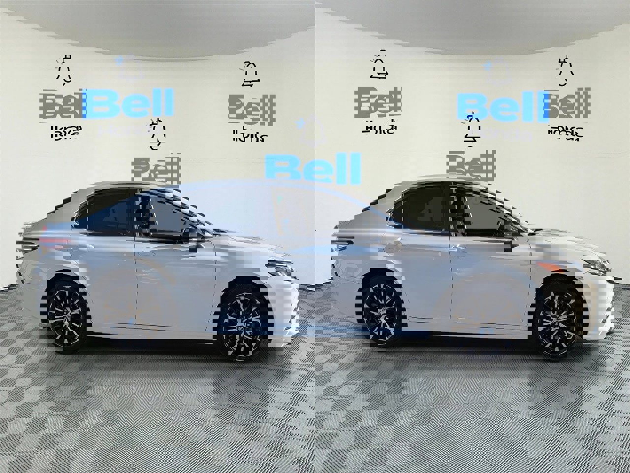 Used 2020 Toyota Camry image 5