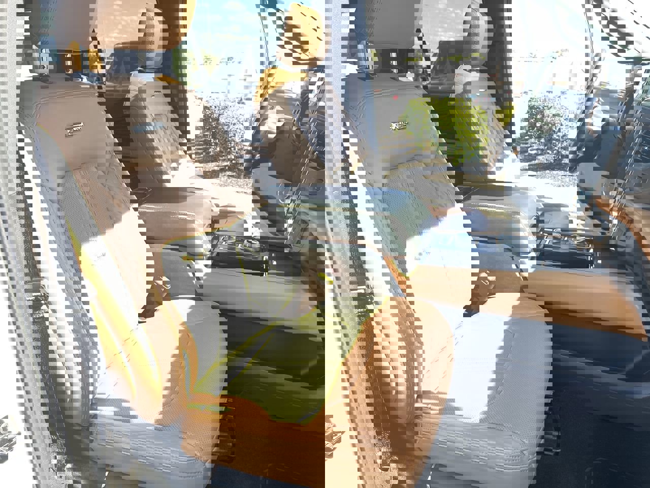 Used 2024 Ford Expedition Platinum image 29