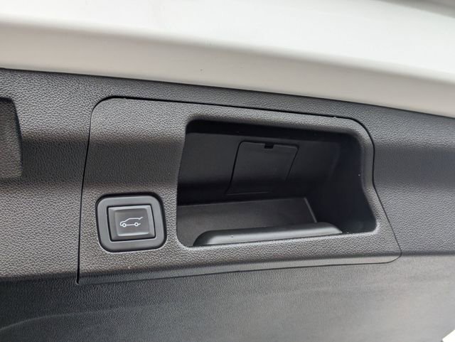 Used 2023 GMC Acadia SLE w/ Driver Convenience Package image 32