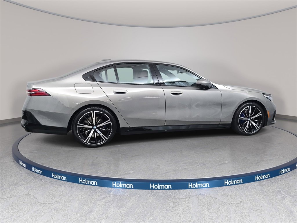 Used 2026 BMW 530i xDrive w/ M Sport Package image 5