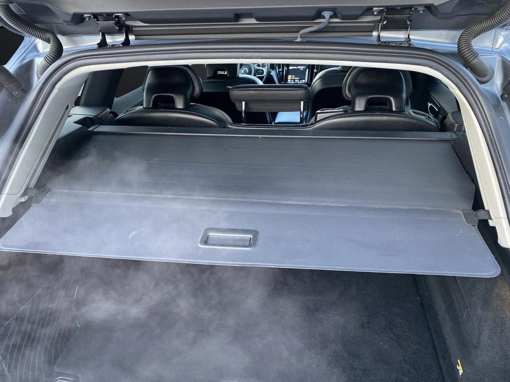 Used 2019 Volvo XC60 T5 Momentum w/ Premium Package image 20