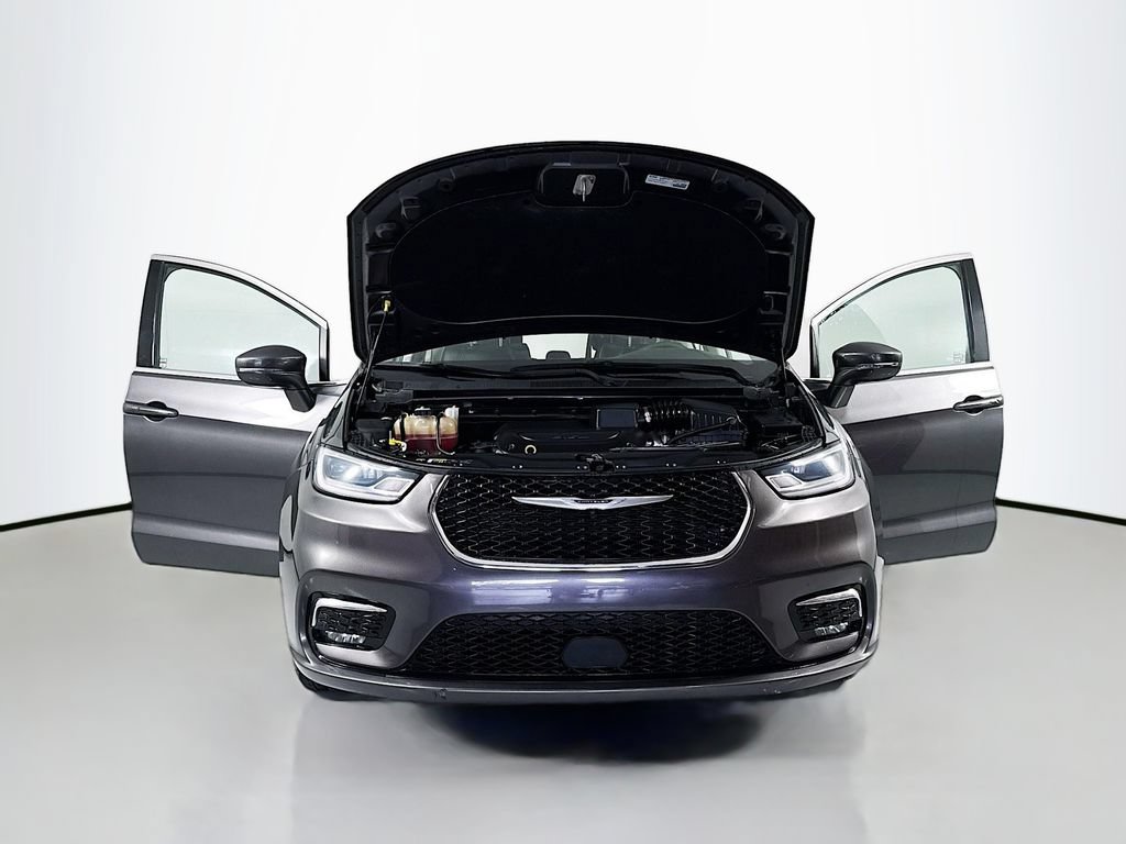 Used 2022 Chrysler Pacifica Touring-L FWD image 17