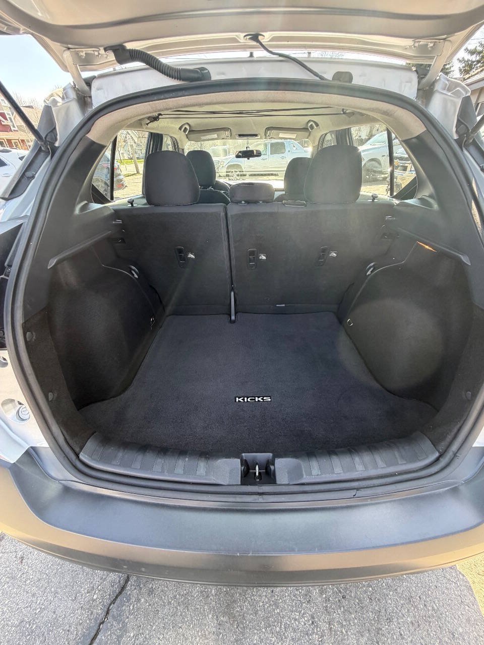 Used 2019 Nissan Kicks S FWD image 28
