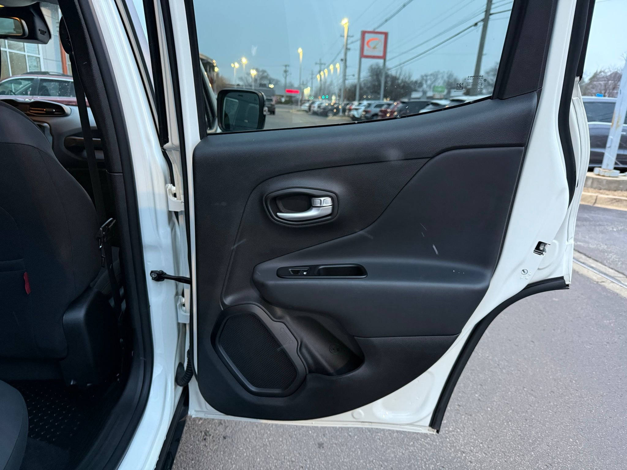 Used 2023 Jeep Renegade Trailhawk image 31