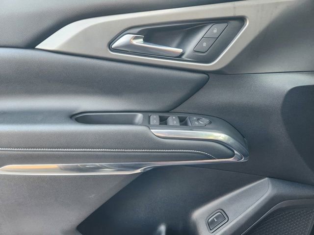 Used 2025 Chevrolet Traverse LT image 24