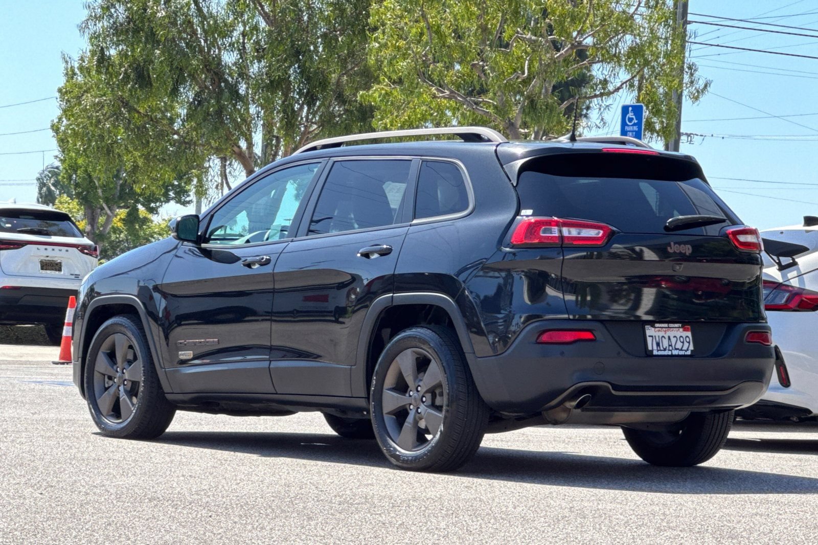 Used 2016 Jeep Cherokee 75th Anniversary FWD image 6