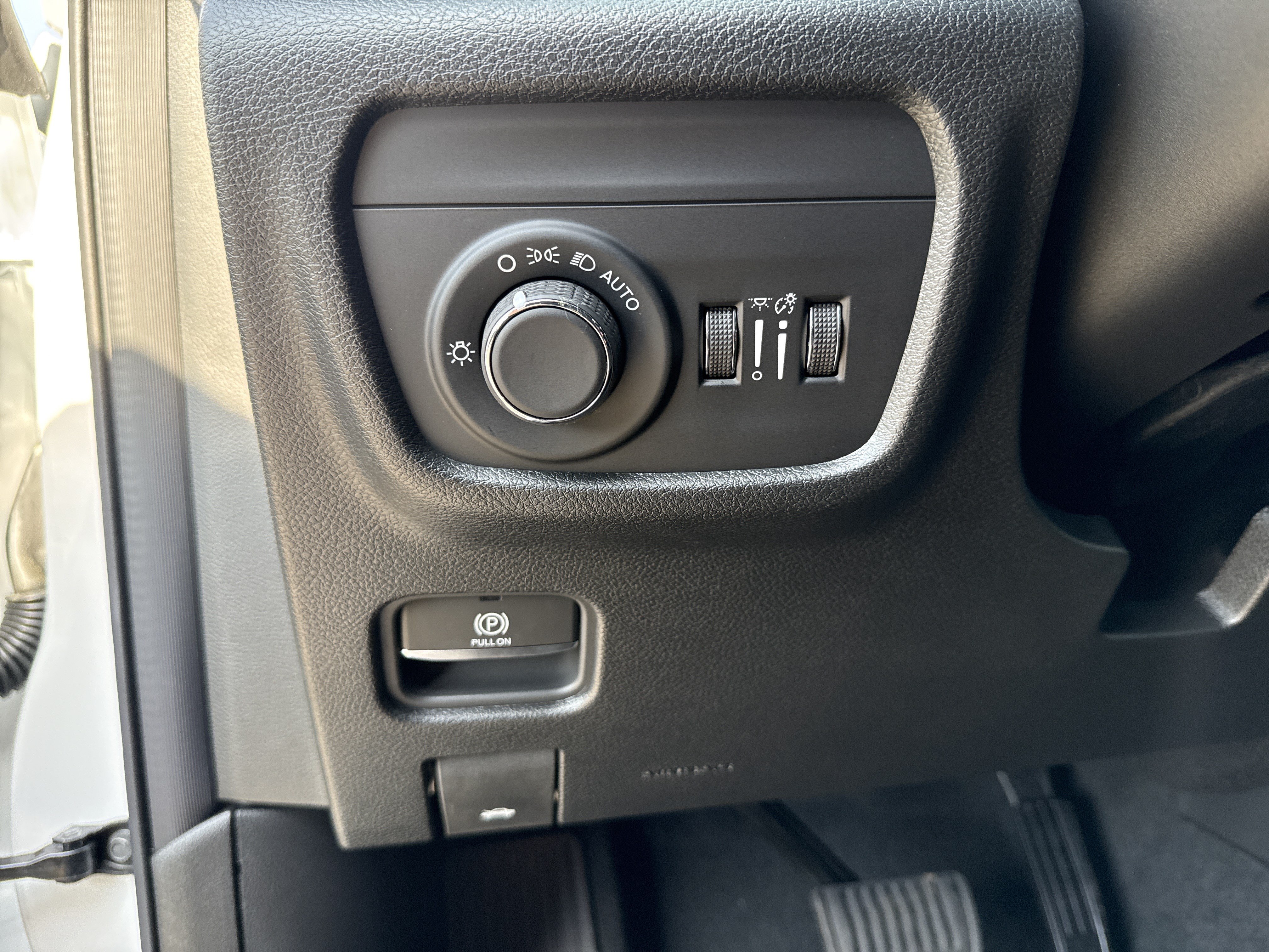 New 2026 Jeep Grand Cherokee Altitude RWD image 32