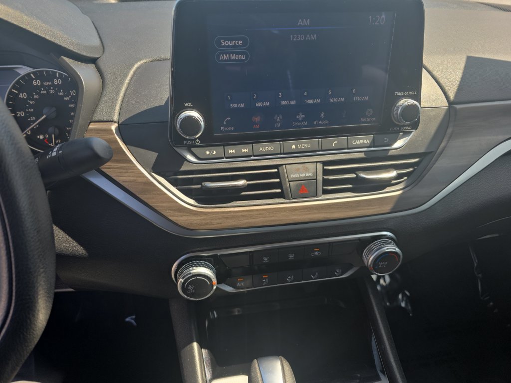 Used 2024 Nissan Altima 2.5 SV FWD image 16
