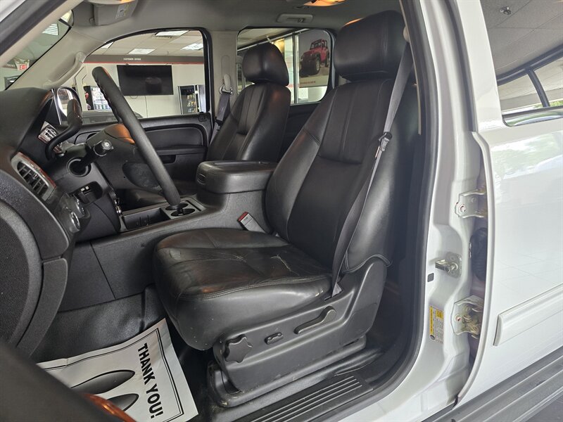 Used 2013 GMC Yukon XL 2500 w/ Skid Plate Package AWD/4WD image 8