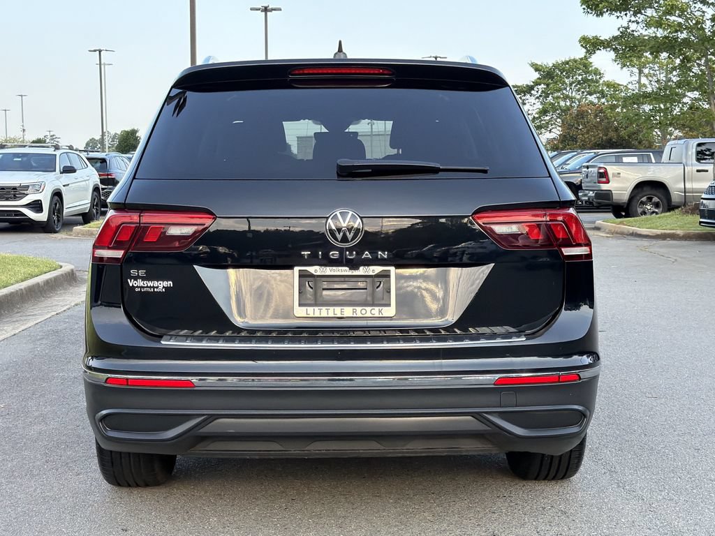 Used 2023 Volkswagen Tiguan SE w/ Panoramic Sunroof Package FWD image 4