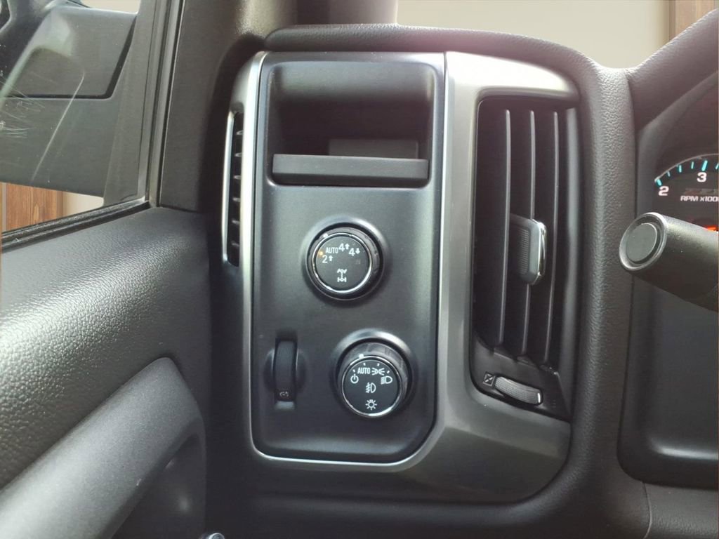 Used 2018 Chevrolet Silverado 1500 LT w/ All Star Edition AWD/4WD image 14