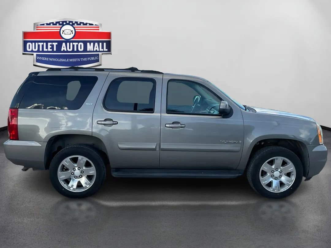 Used 2007 GMC Yukon SLT w/ SLT Preferred Equipment Group image 2