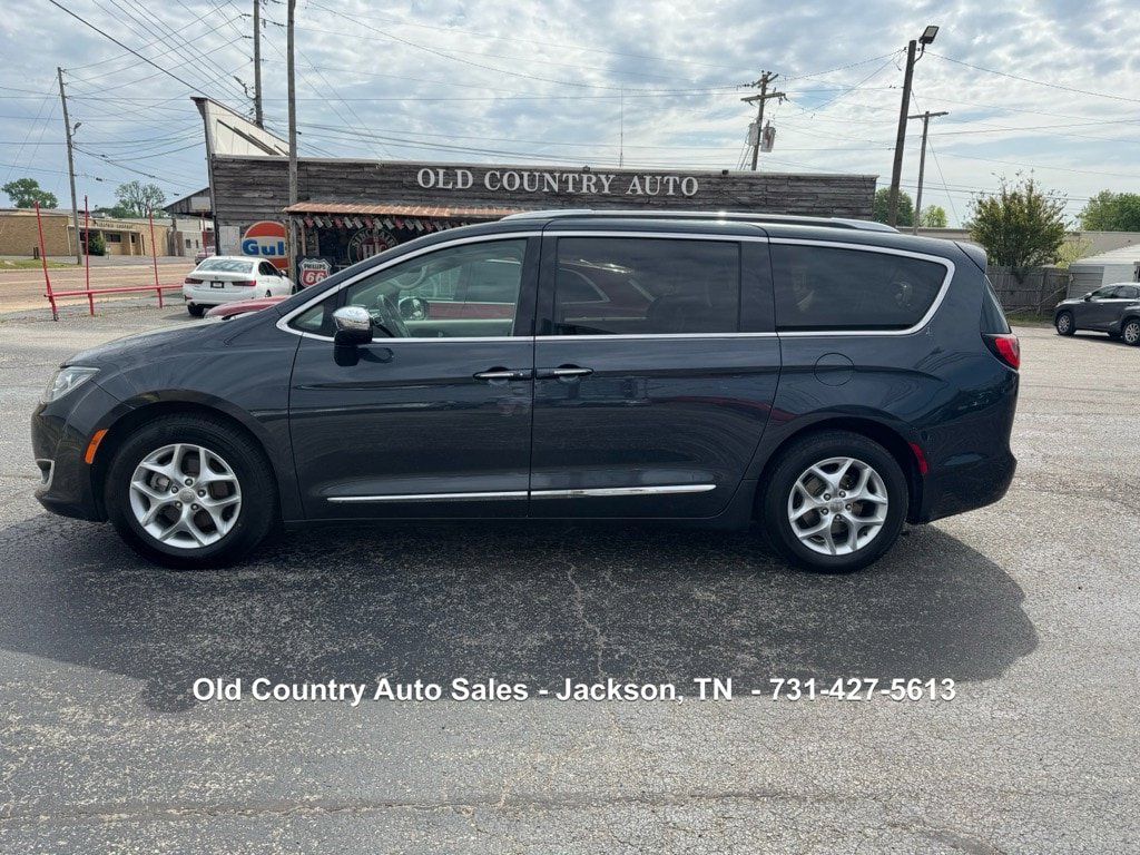 Used 2020 Chrysler Pacifica Limited FWD image 1