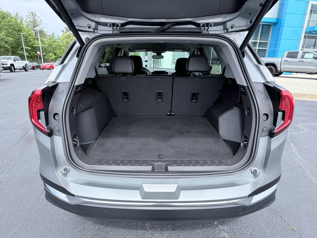 Used 2024 GMC Terrain SLT w/ Tech Package FWD image 9