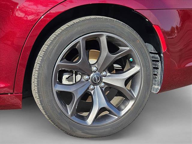 Used 2022 Chrysler 300 Touring L w/ Safetytec Plus Group RWD image 15