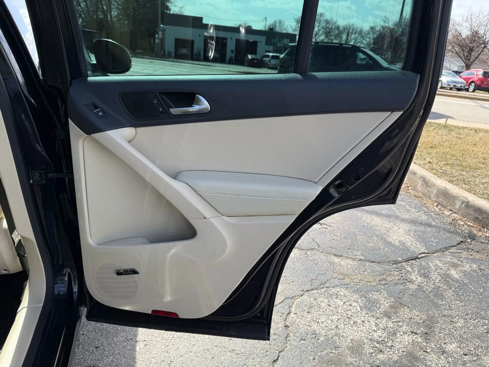 Used 2017 Volkswagen Tiguan SEL image 17