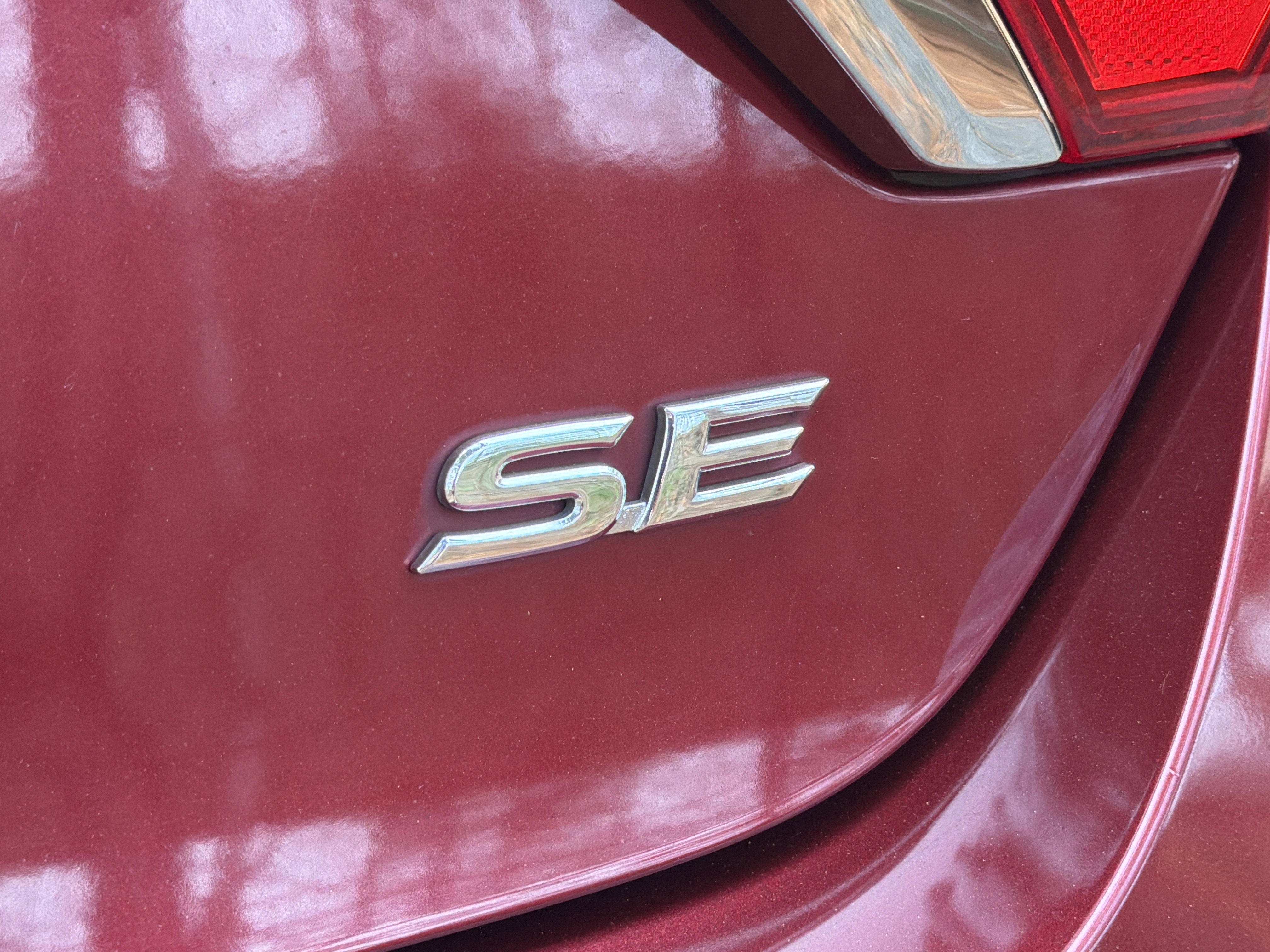 Used 2017 Toyota Camry SE image 19