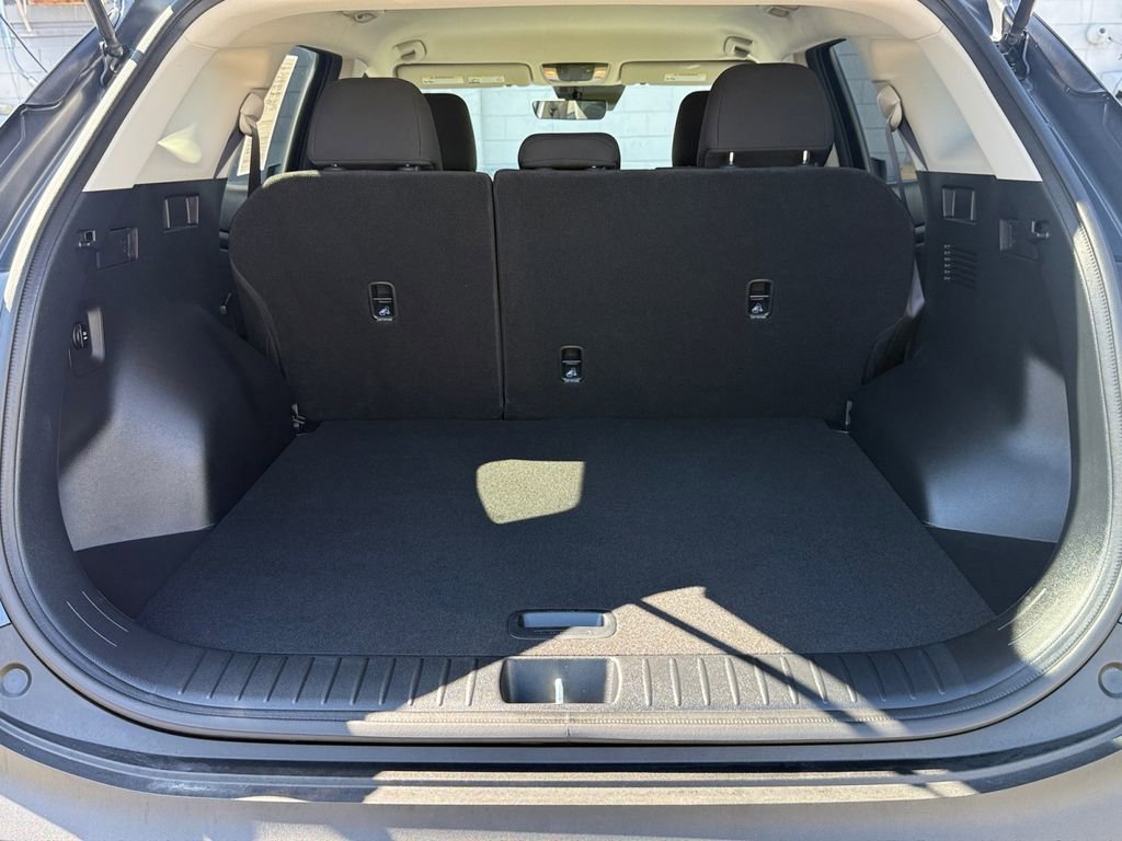 Used 2025 Kia Sportage LX image 25