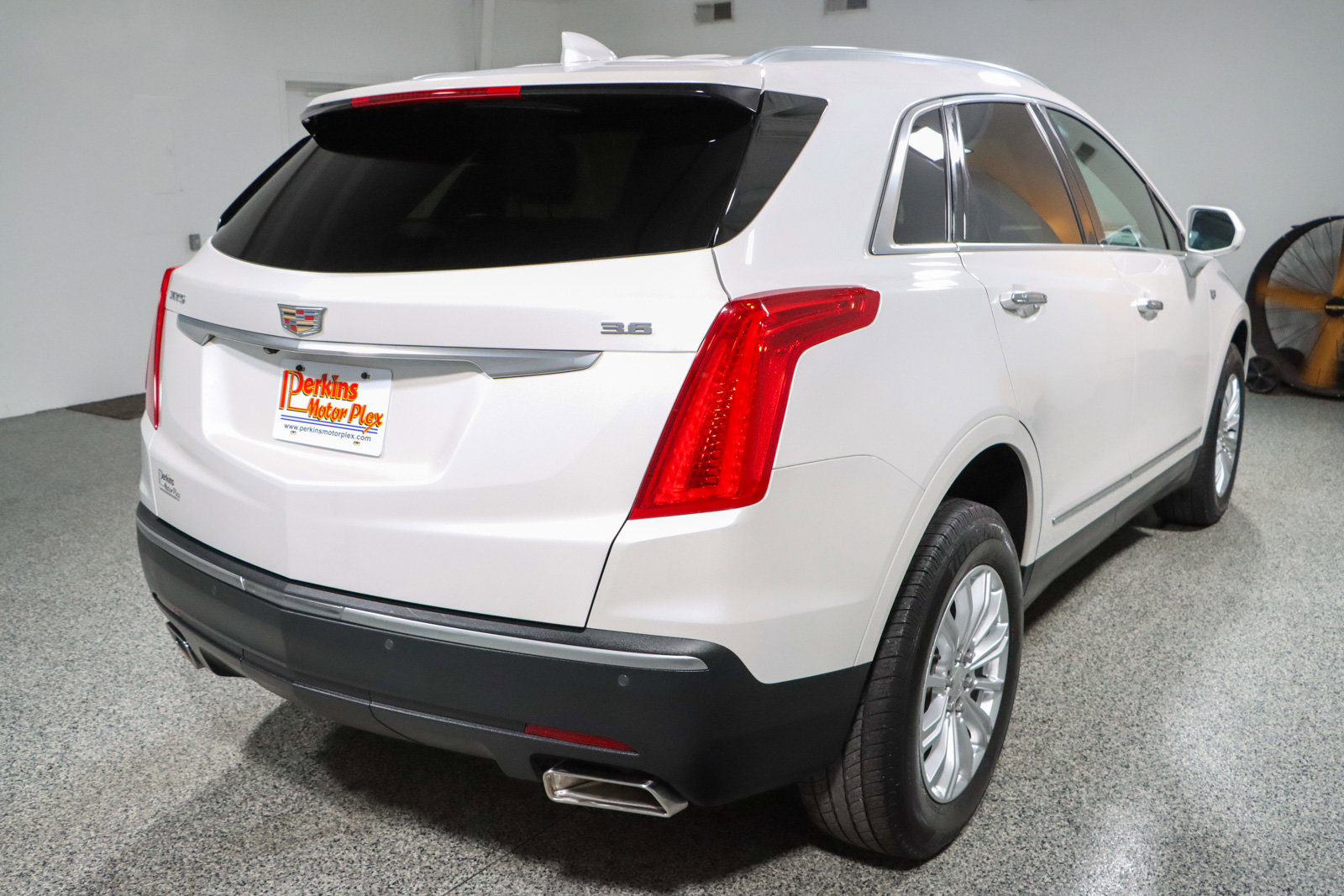 Used 2018 Cadillac XT5 FWD w/ LPO, Wheel Lock Package image 7