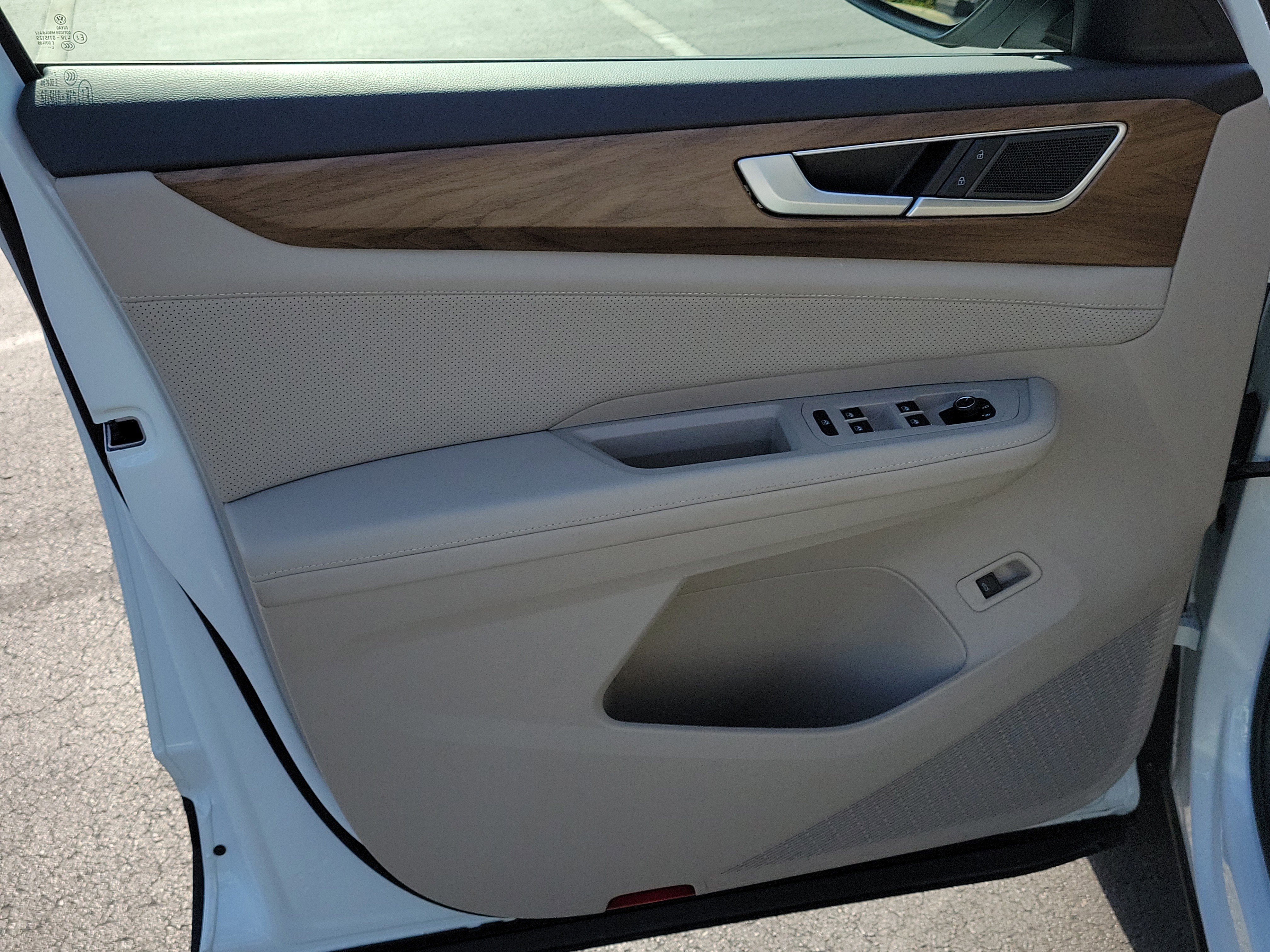 Used 2025 Volkswagen Atlas SE FWD image 17