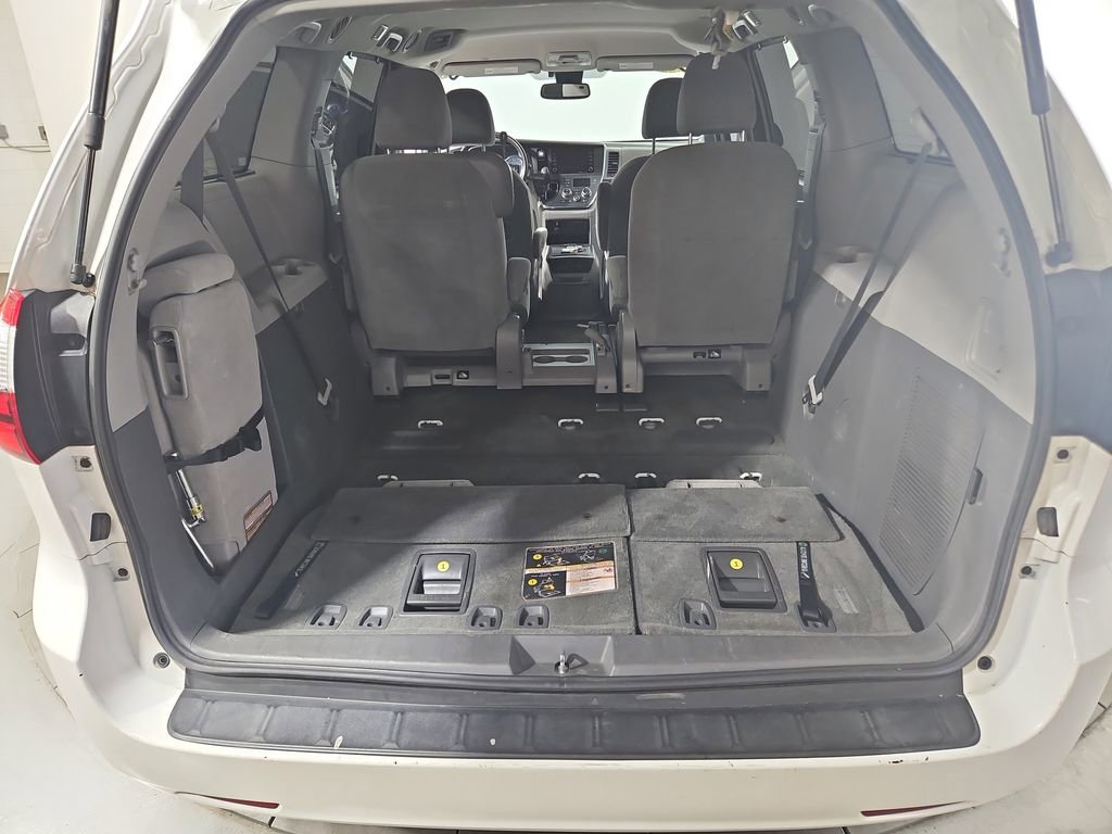 Used 2019 Toyota Sienna LE w/ LE Preferred Package FWD image 22