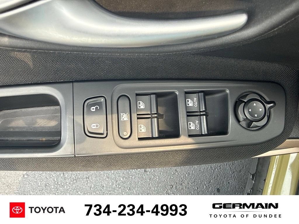 Used 2015 Jeep Renegade Latitude AWD/4WD image 16