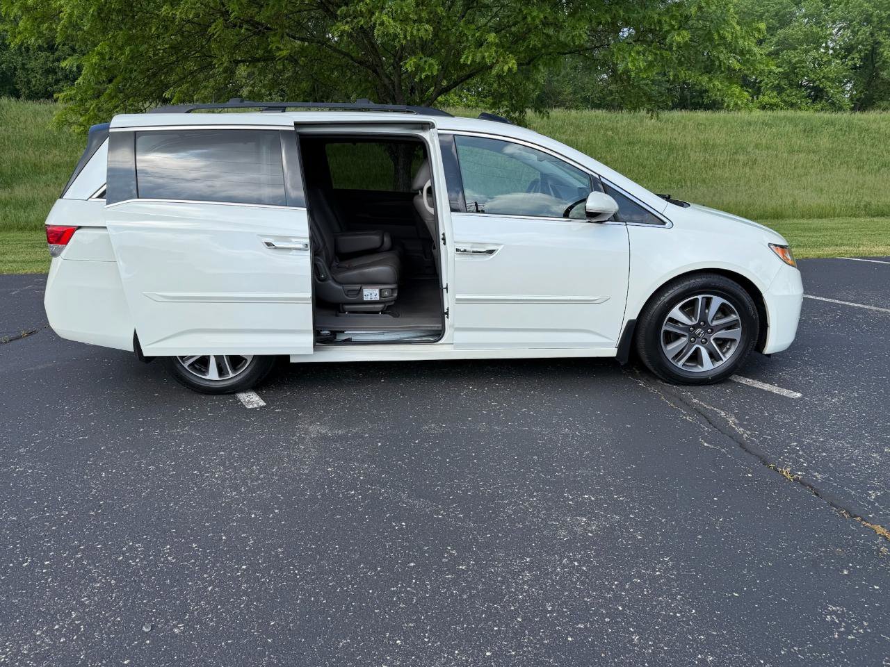 Used 2014 Honda Odyssey Touring Elite image 22