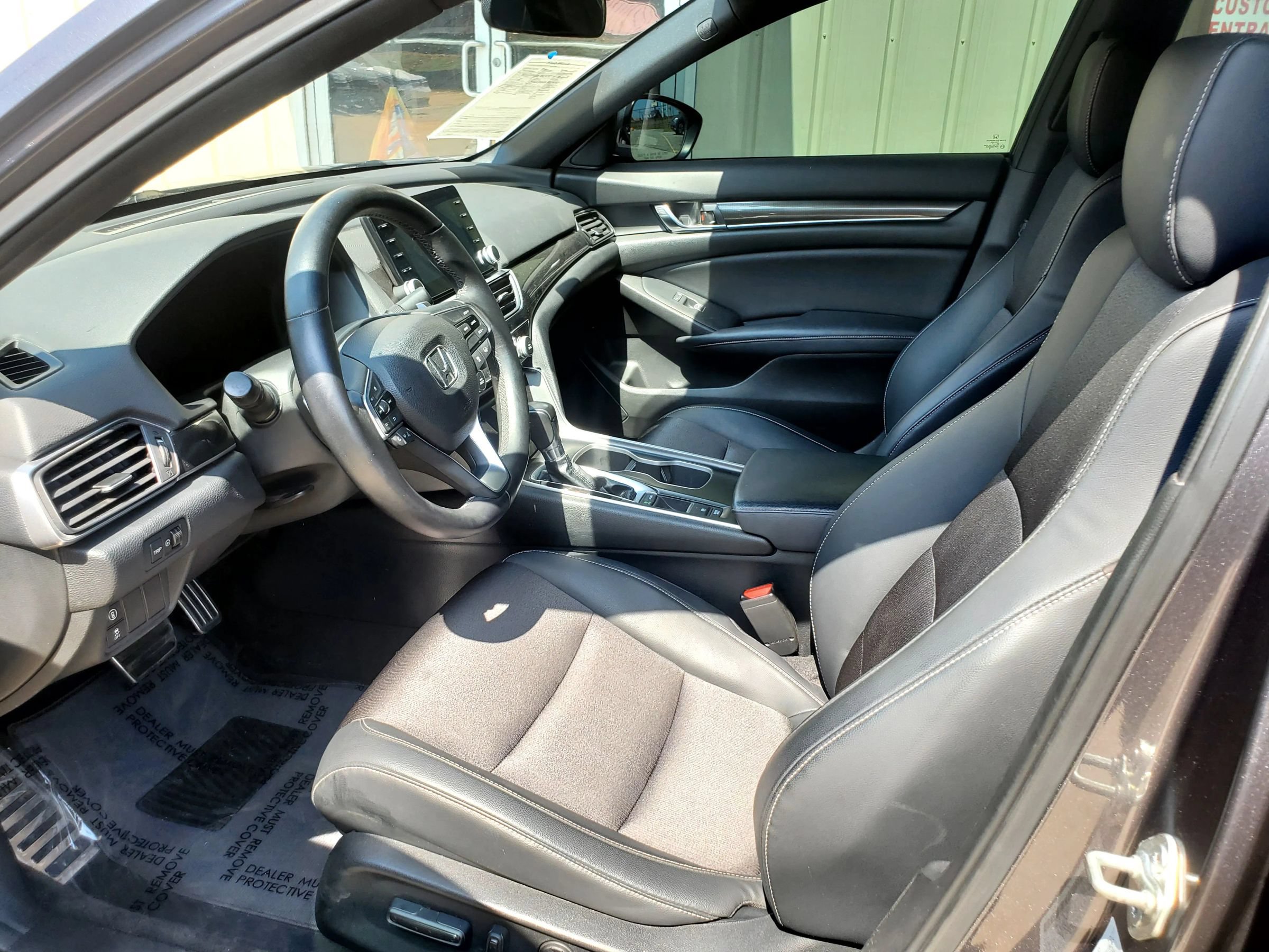 Used 2018 Honda Accord Sport image 4