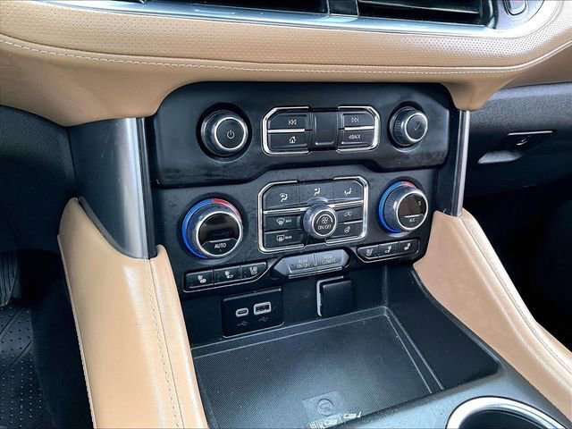 Used 2023 Chevrolet Suburban Premier w/ Advanced Technology Package AWD/4WD image 27