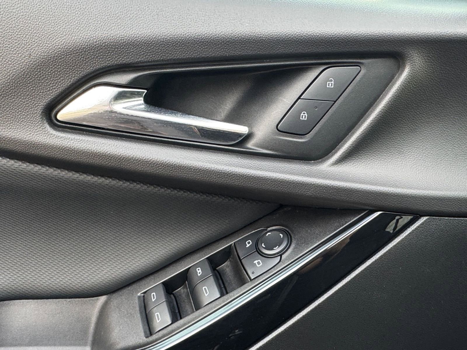 Used 2025 Chevrolet Equinox LT image 20