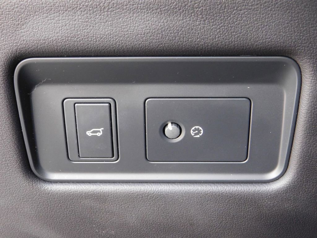 Used 2025 Jaguar F-PACE R-Dynamic S image 24