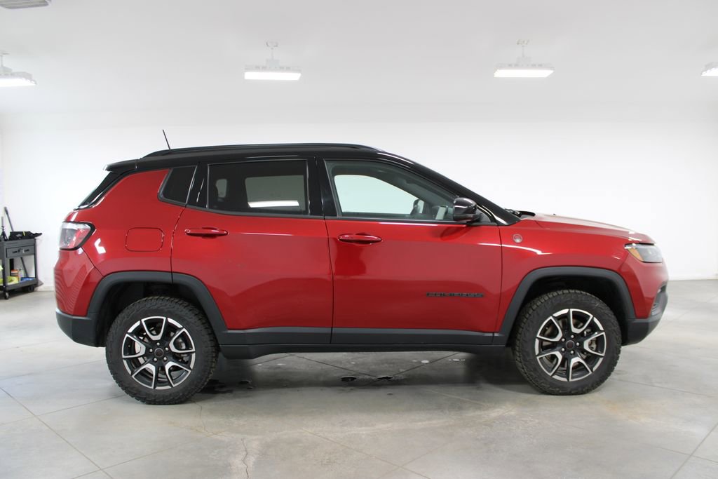 Used 2025 Jeep Compass Trailhawk image 11