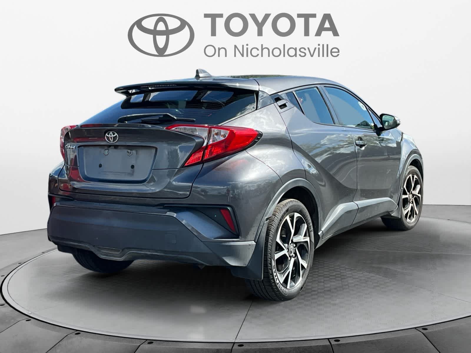 Used 2019 Toyota C-HR XLE FWD image 4