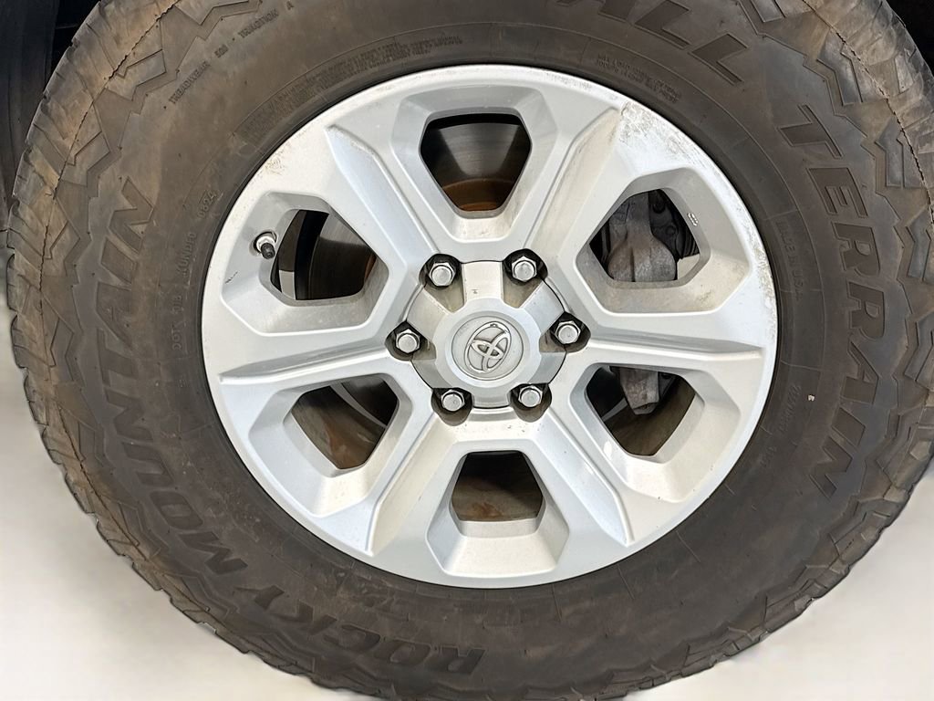 Used 2020 Toyota 4Runner SR5 image 32