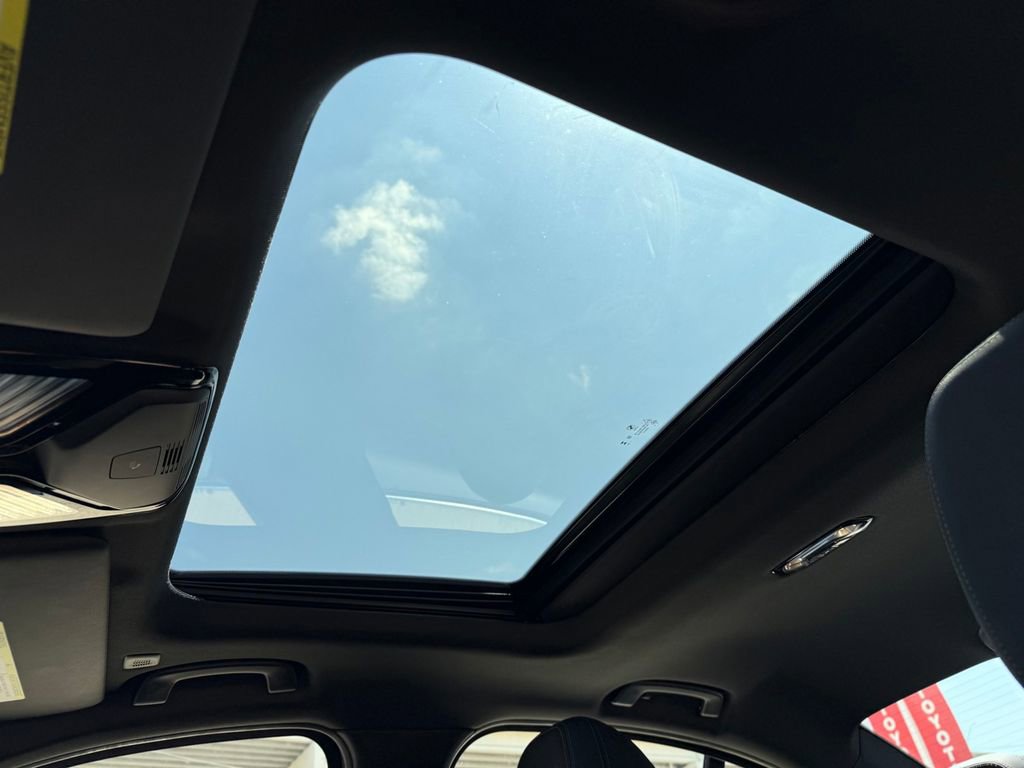 Used 2024 BMW 330i Sedan image 16