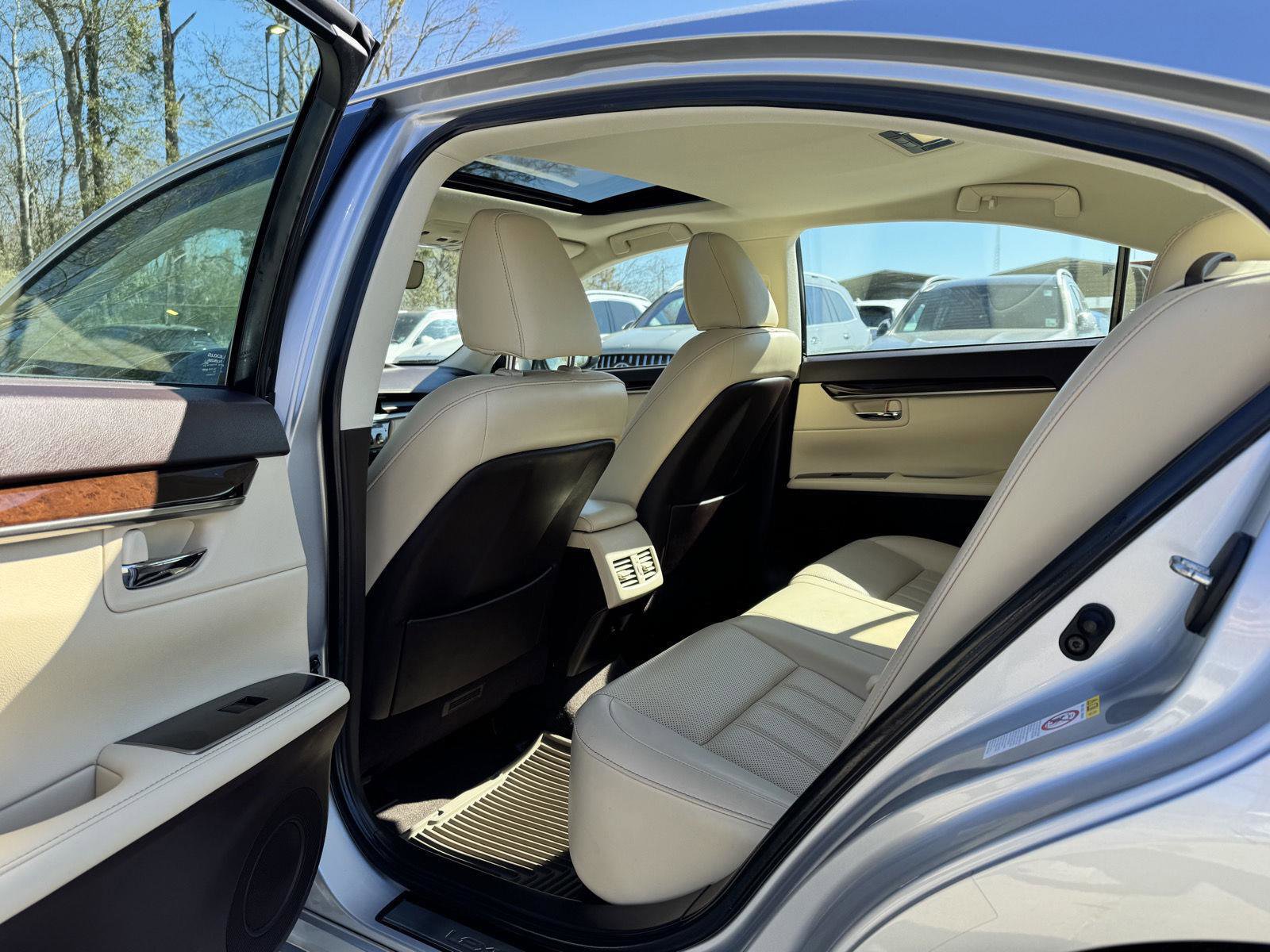 Used 2018 Lexus ES 350 w/ Luxury Package w/Wood Trim image 17