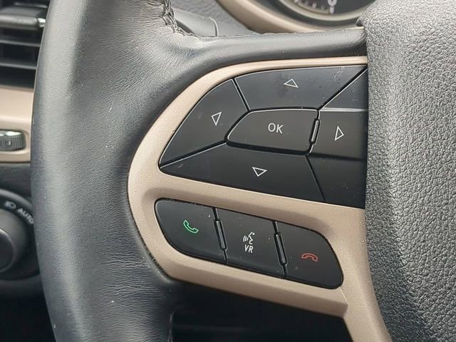 Used 2017 Jeep Cherokee Limited image 30