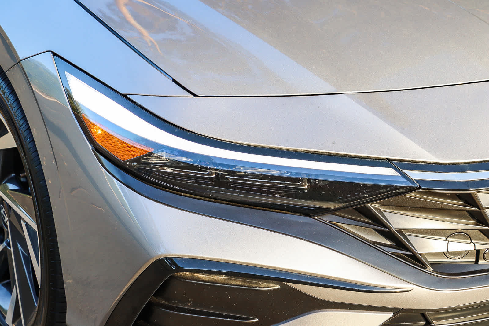 Certified 2025 Hyundai Elantra Limited FWD image 4
