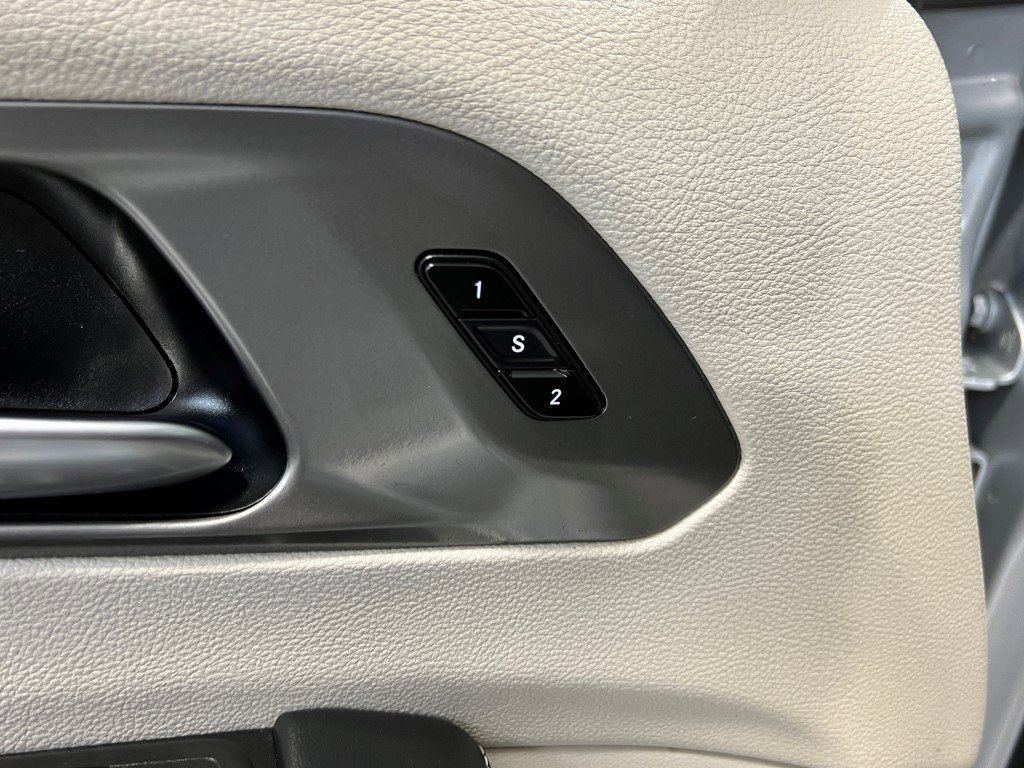 Used 2023 Chrysler Pacifica Touring-L image 31